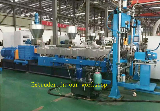 Vernichtung vor dem Mischen Zwillingsschraubenextruder Omron Temperaturregler Zwillingschraubemaschine